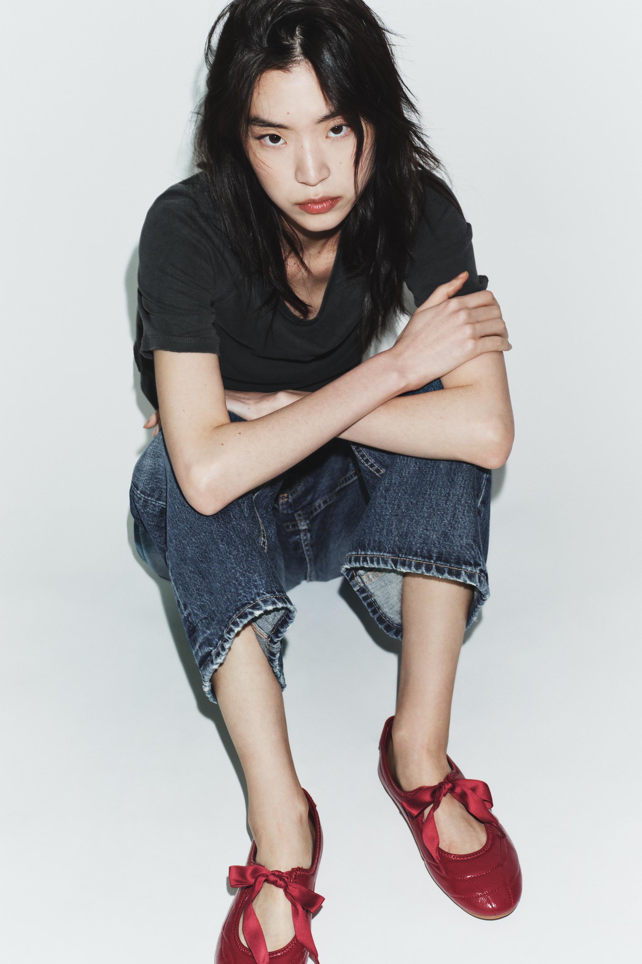 リボン付きスポーツバレエシューズ - レッド | ZARA Japan / 日本