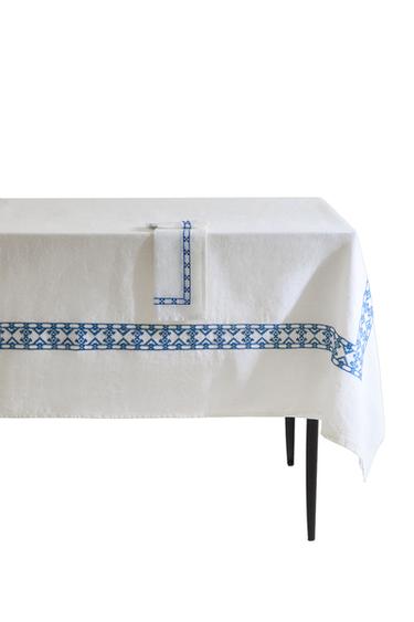 GEOMETRIC EMBROIDERED LINEN TABLECLOTH - White by Zara