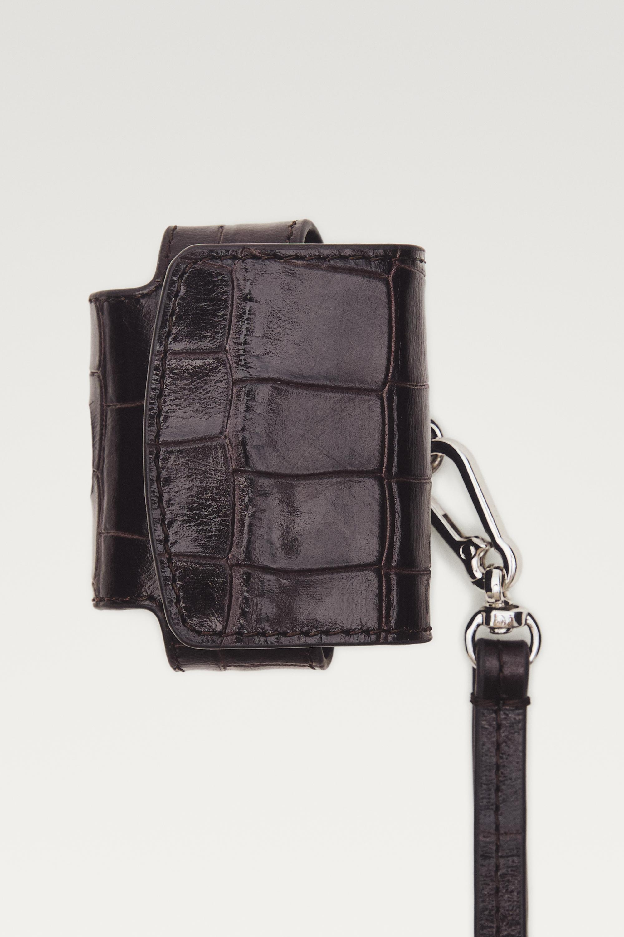 Textured leather AirPods case — Brown