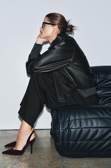 Колготкидегі қыздардың аяқ фетиш суреттері Интернетте отбасылық секс көру