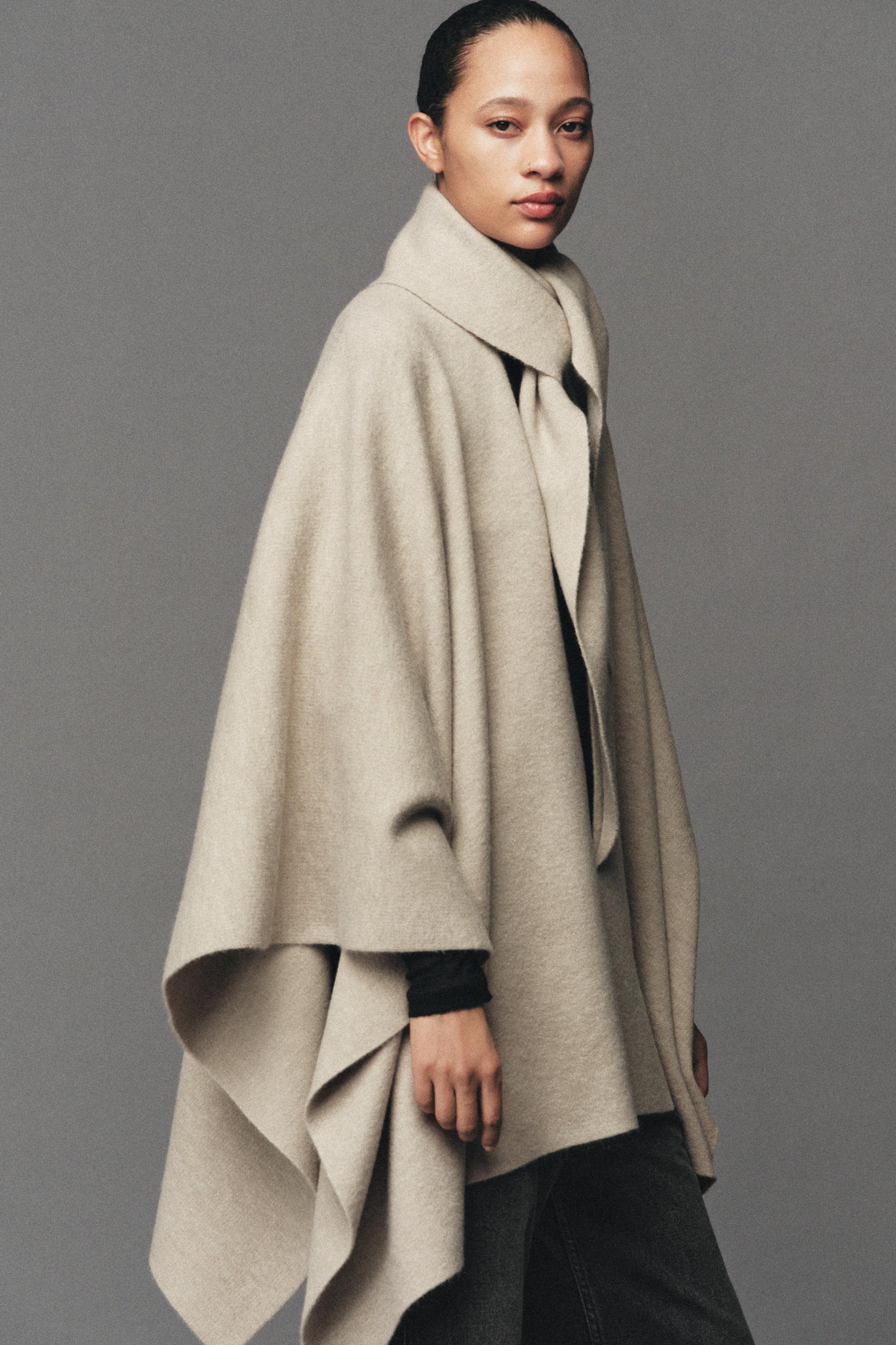 BANDANA KNIT CAPE