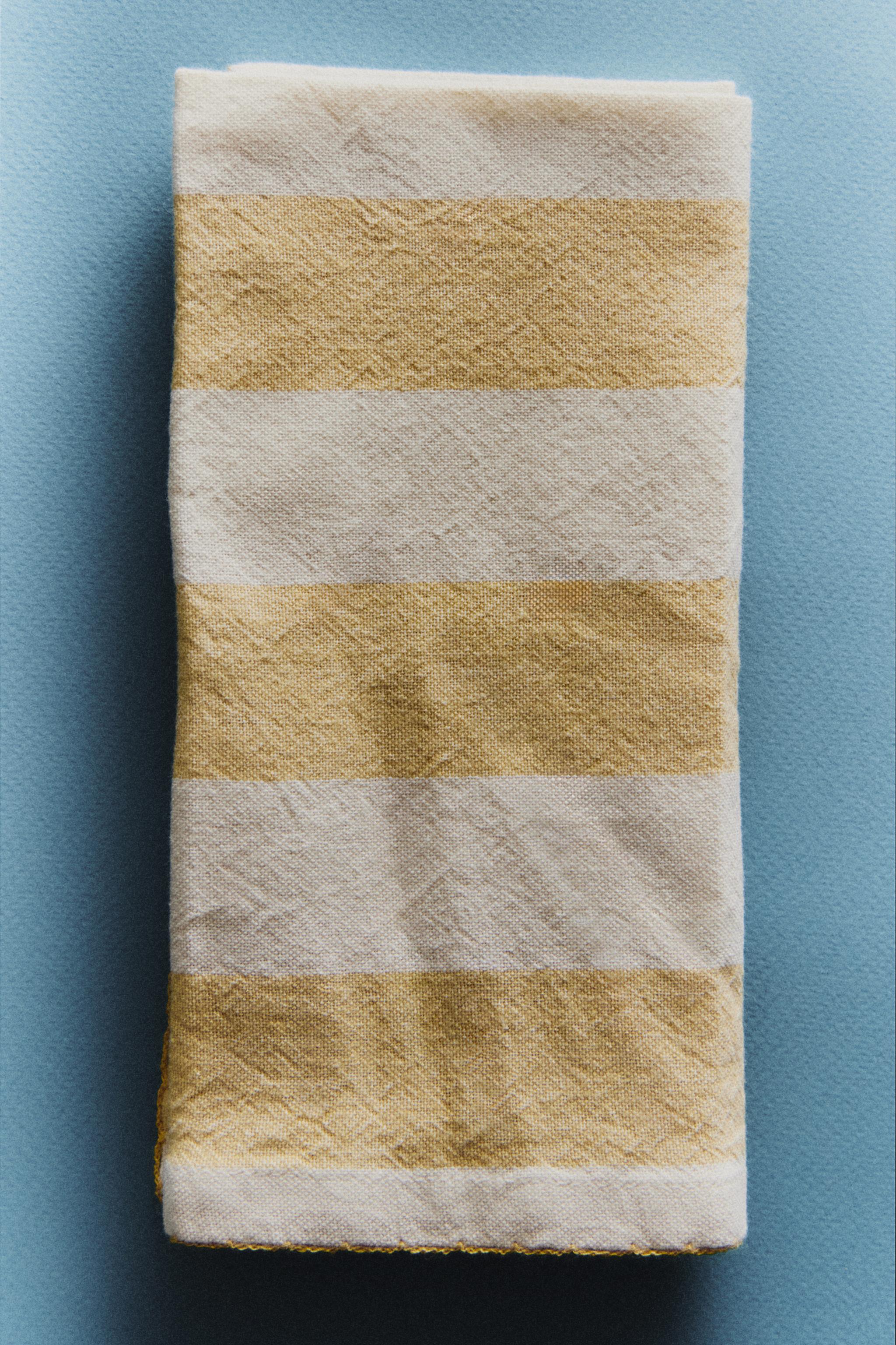 PACK OF DYED THREAD STRIPED NAPKINS (PACK OF 2)