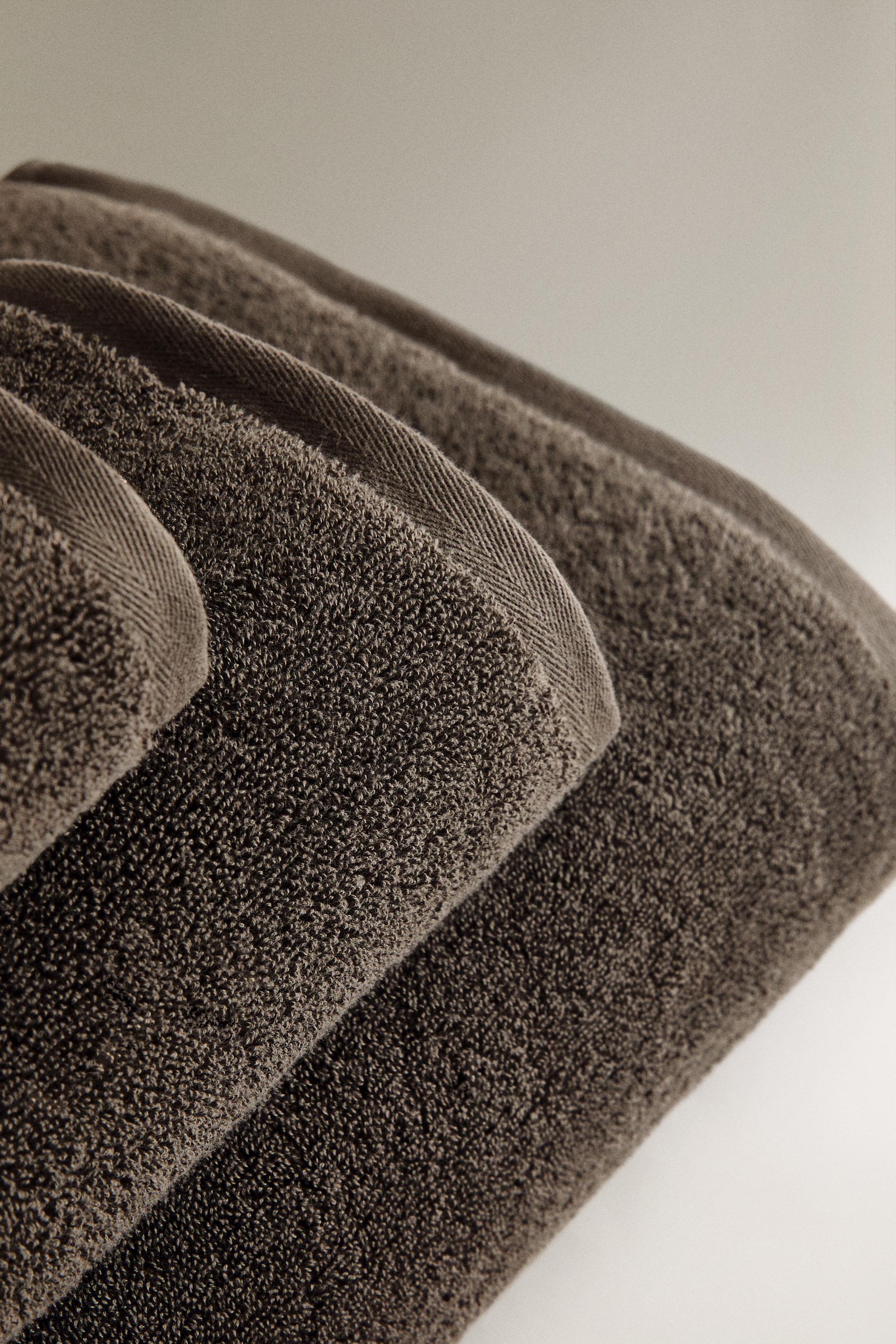 EXTRA SOFT COTTON BATH TOWEL (700 GXM²)