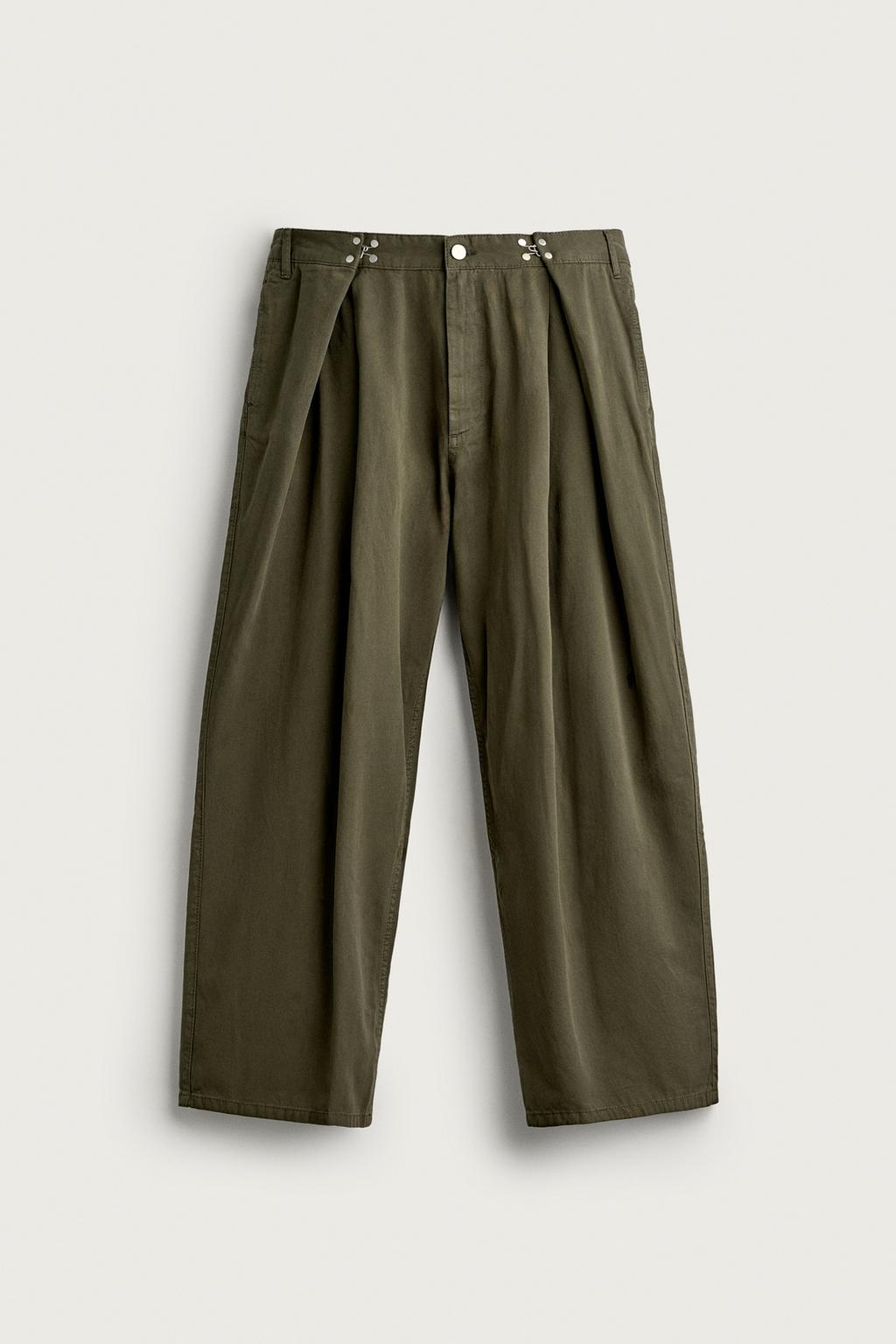 PLEATED TROUSERS WITH METAL HOOK