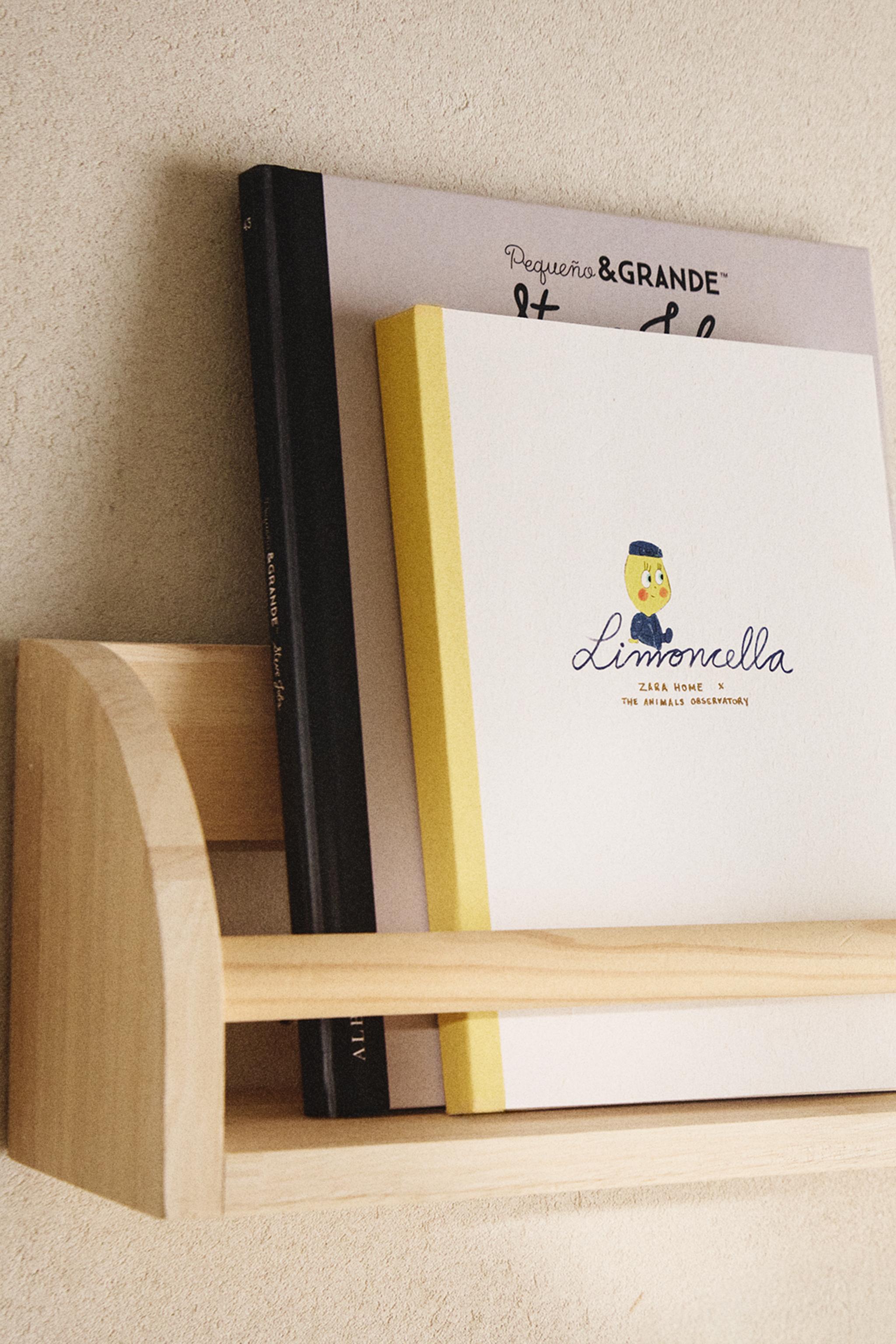 KIDS’ WOODEN SHELF WITH FRONT BAR