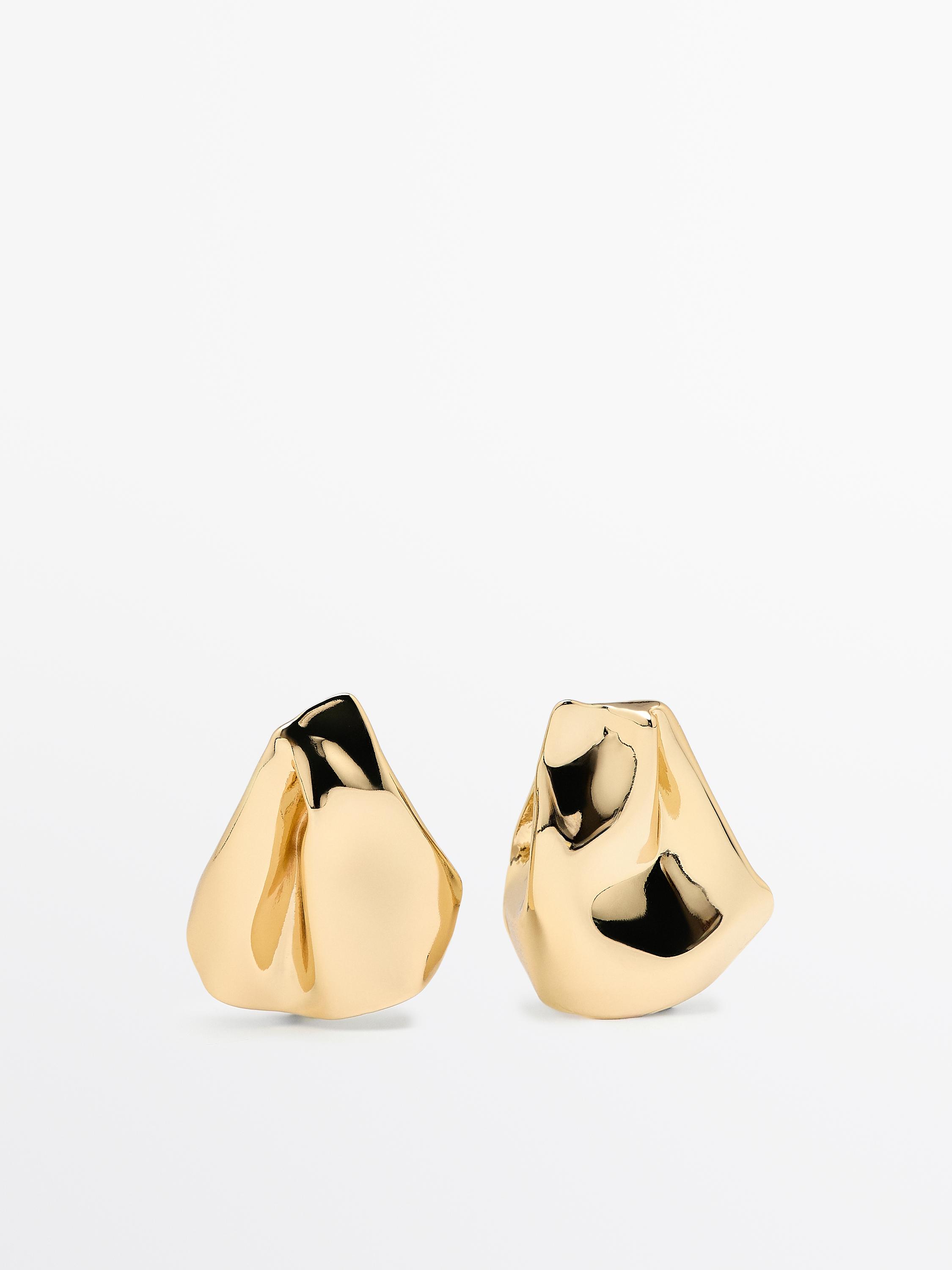 Medium-sized earrings with pleats