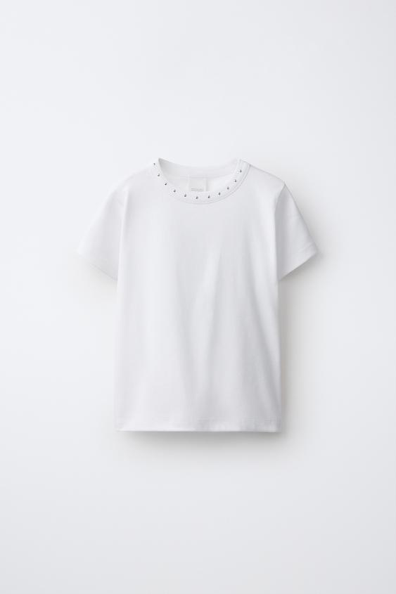 CAMISETA CUELLO TACHAS - Blanco roto de Zara - Imagen 0