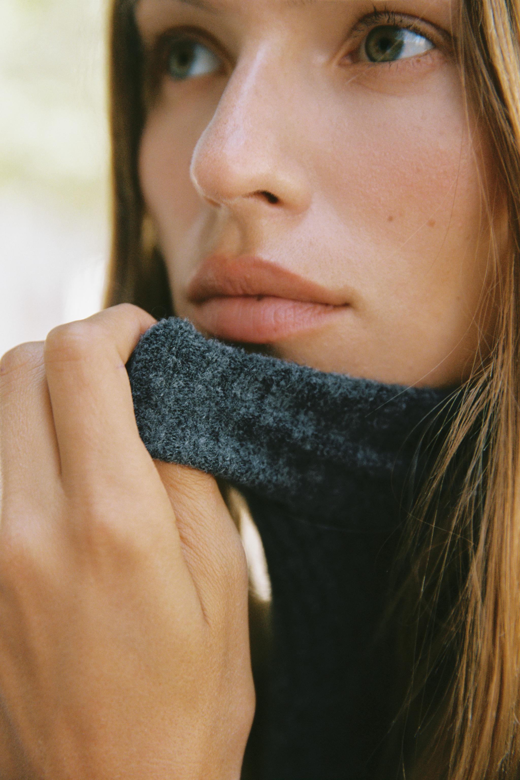 PUFF SLEEVE KNIT TOP
