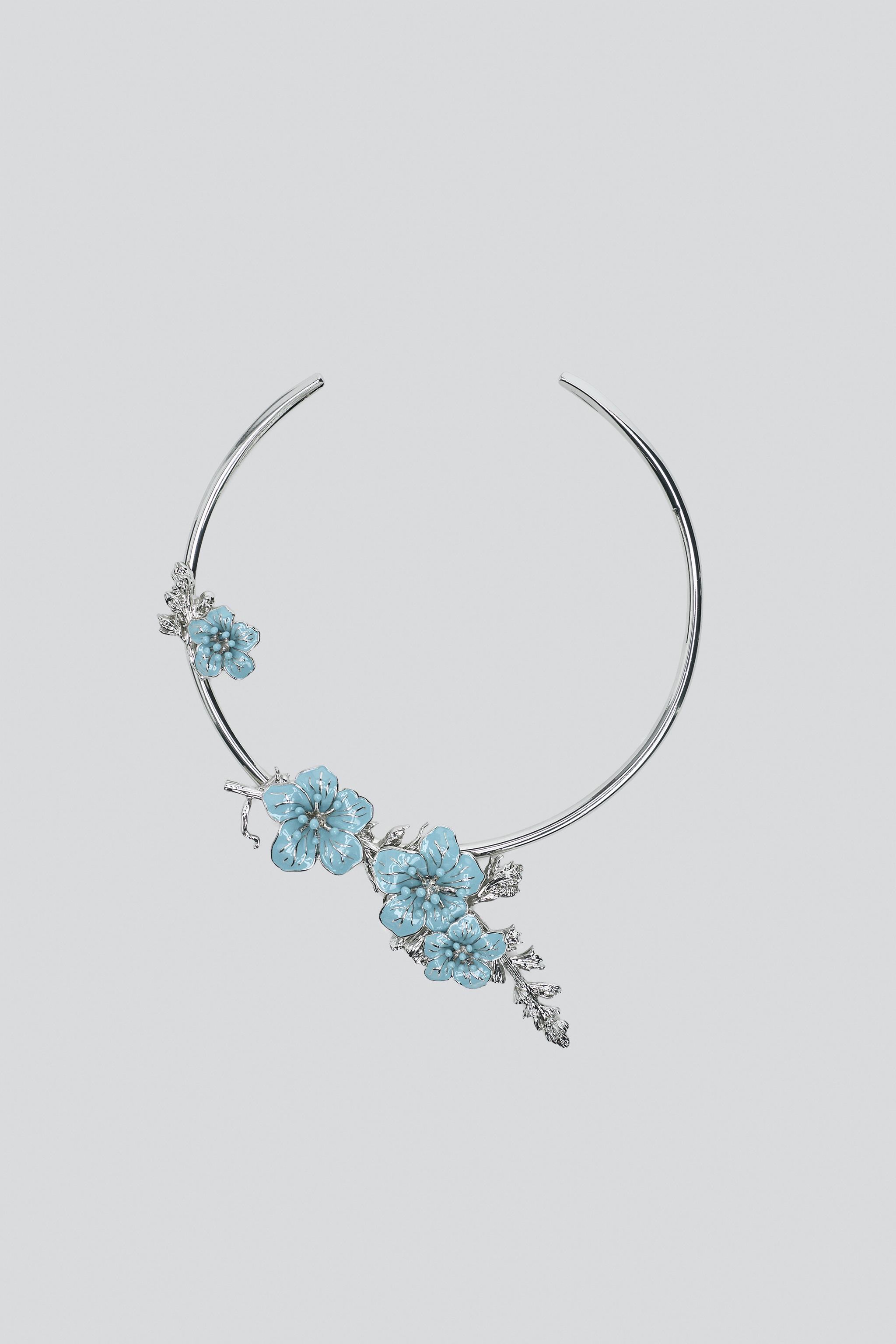 METALLIC FLORAL CHOKER NECKLACE