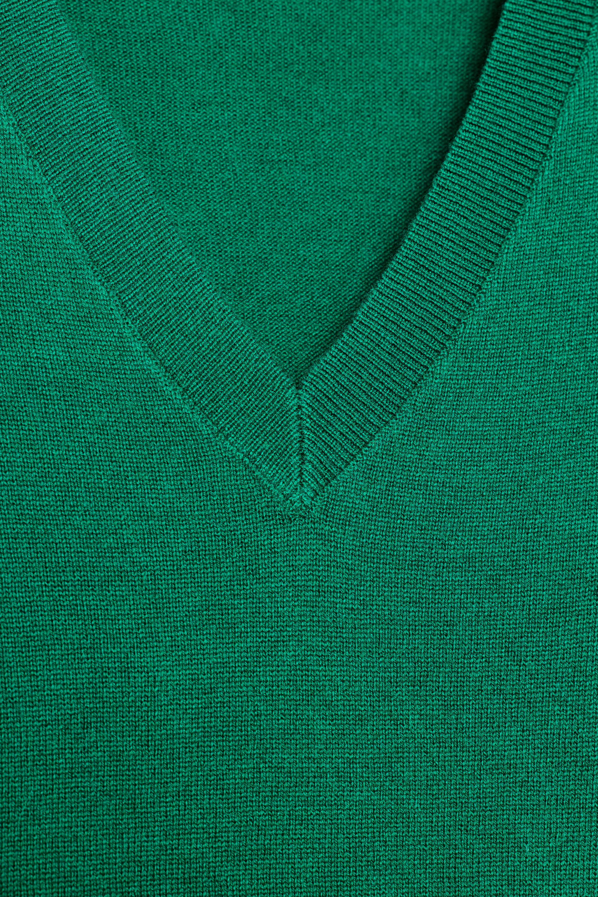 PULL AVEC LAINE À COL EN V