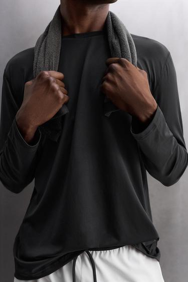 T-SHIRT TECHNIQUE BASIQUE À MANCHES LONGUES - Noir de Zara - Image 5