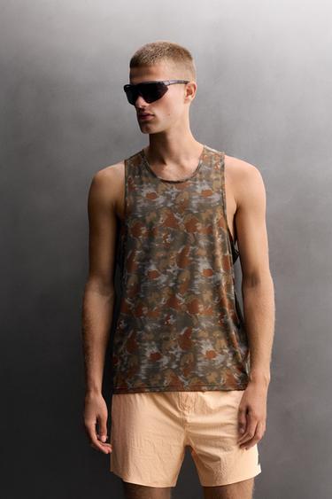 CAMISETA TANK RUNNING ESTAMPADO ABSTRACTO - Marrón de Zara