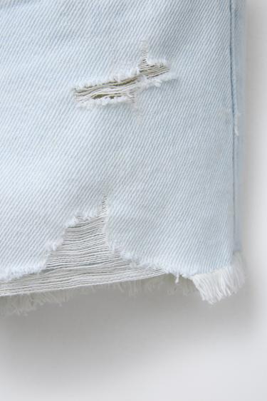 BERMUDA EN DENIM DÉCHIRÉ - Bleu ciel de Zara - Image 3