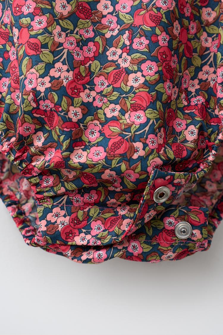 Enterizo con estampado floral confeccionado con tela Liberty 5