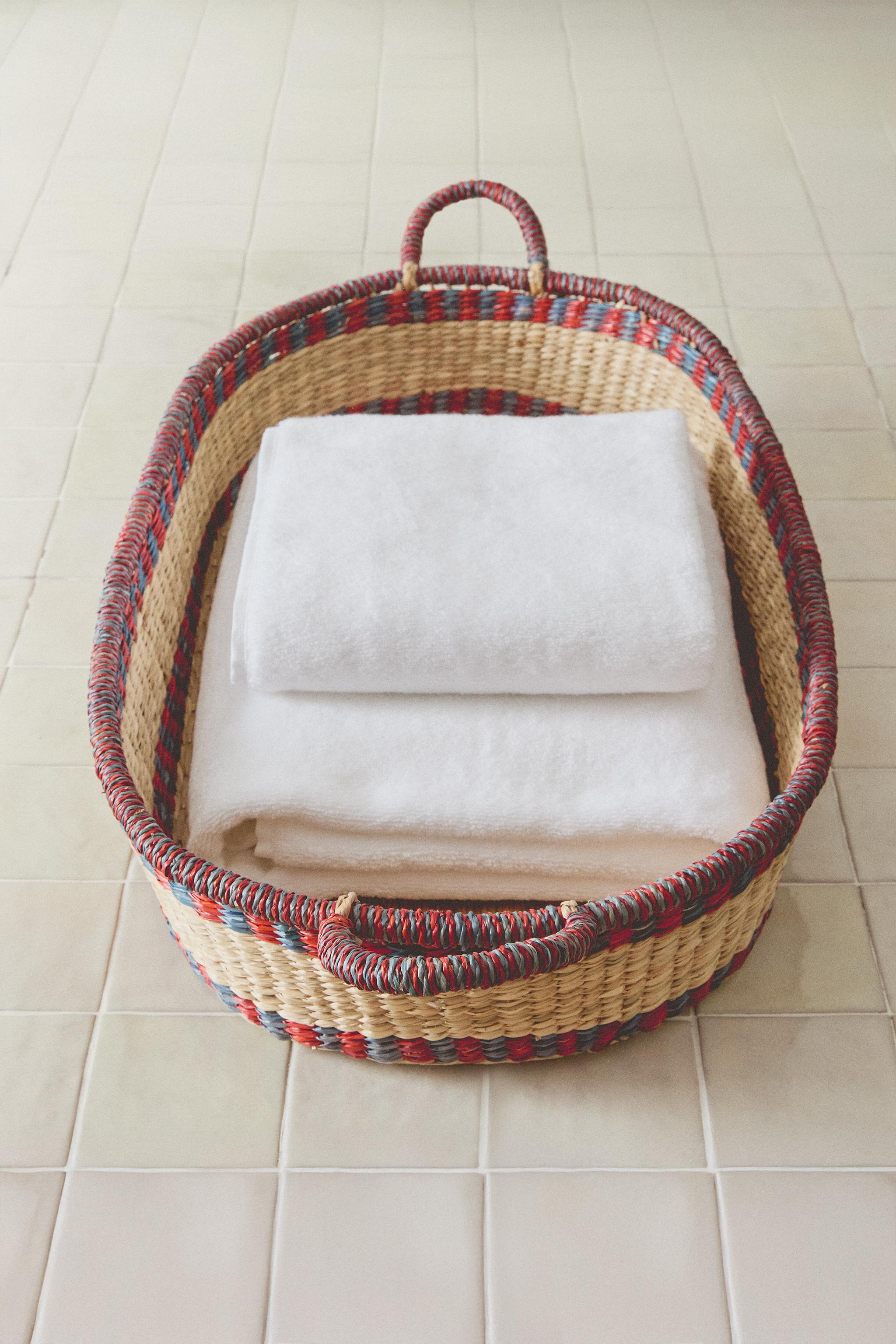CONTRAST OVAL SEAGRASS BASKET