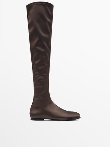 Bota elástica raso - Marrón de Zara