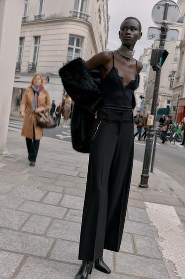 PANTALÓN PETOS CREMALLEIRAS - Negro de Zara