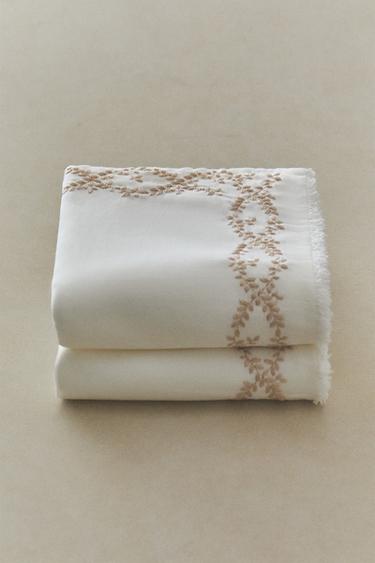 LOT DE SERVIETTES INVITÉS BRODERIE VÉGÉTALE (LOT DE 2) - Or de Zara - Image 4