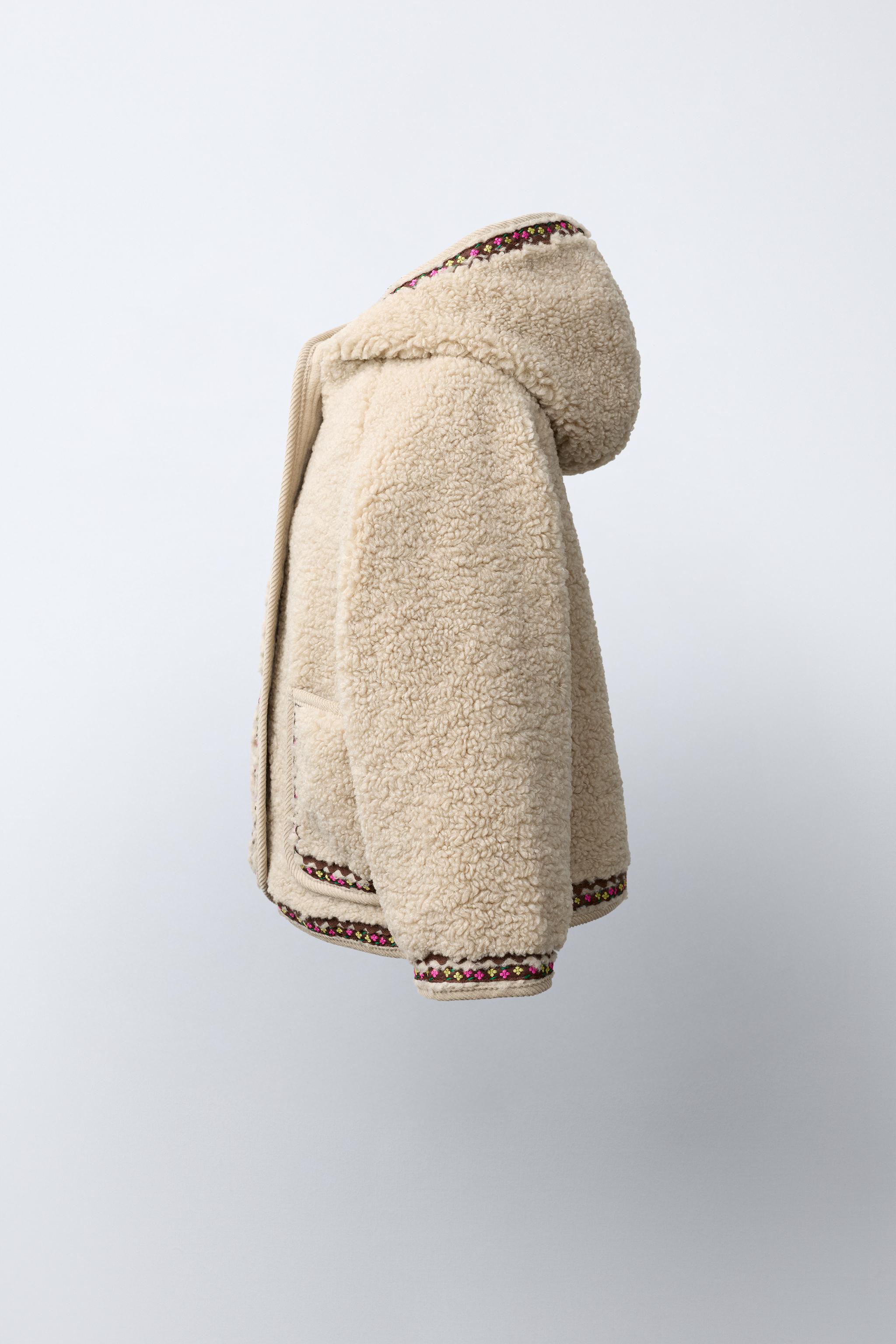 BLOUSON EFFET MOUTON À CAPUCHE ET FESTONS