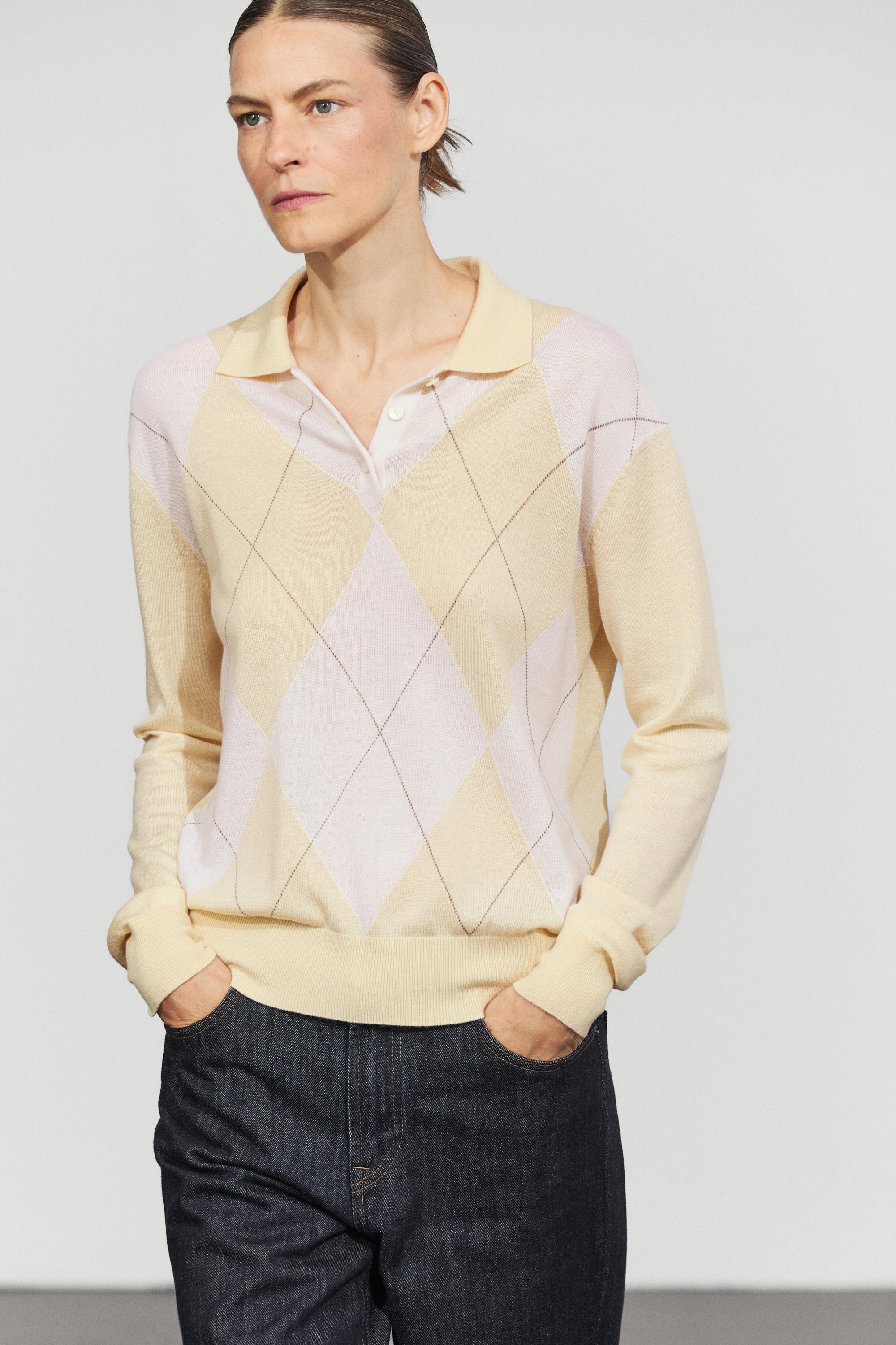 Argyle knit polo sweater — Yellow