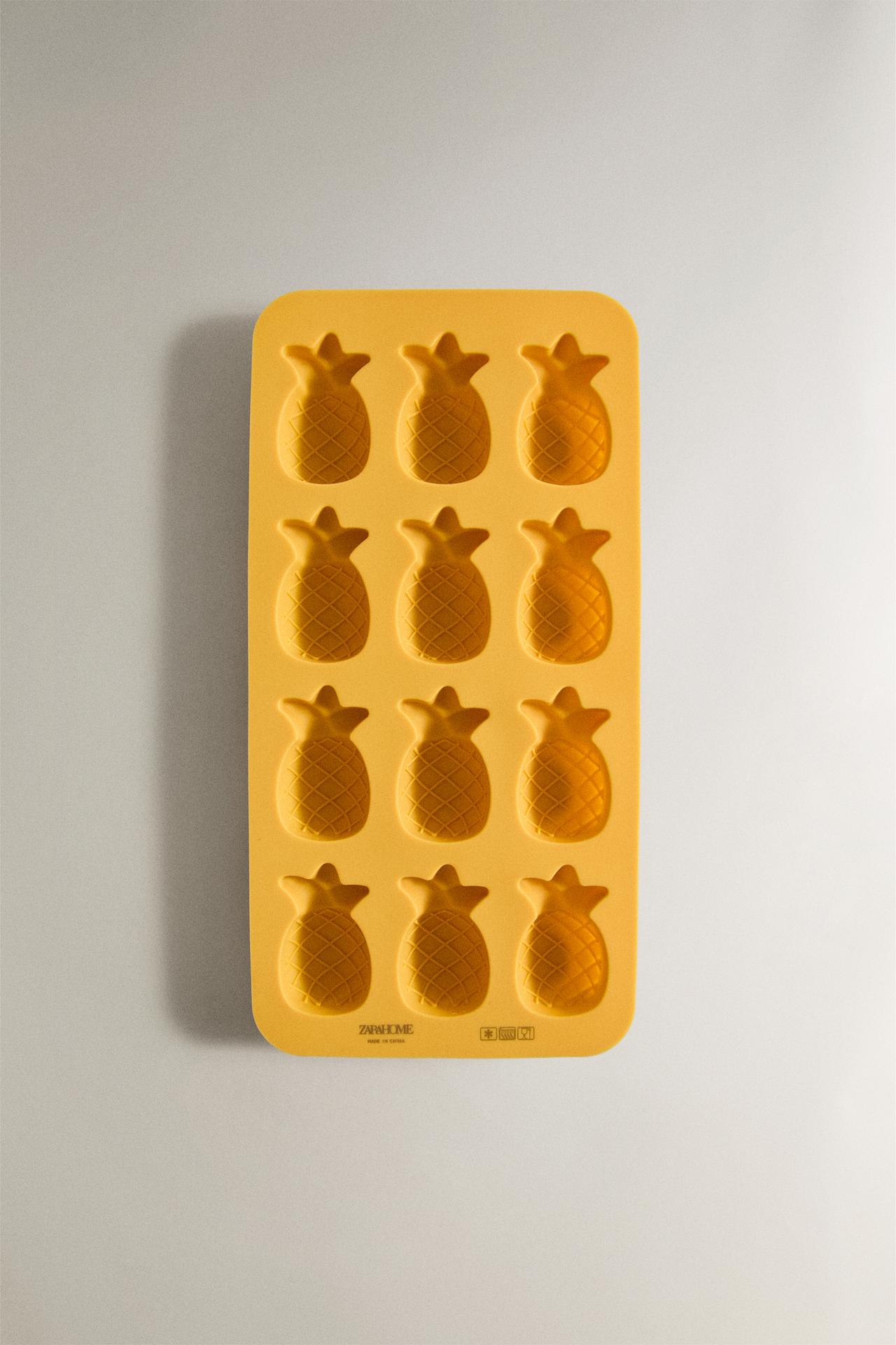 SILICONE PINEAPPLE ICE BUCKET TRAY 12 ICE CUBES — Mid-yellow