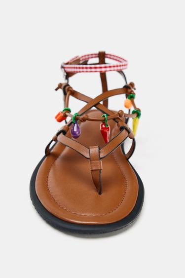 SANDALES À BRIDES ET CHARMS - Marron de Zara - Image 4