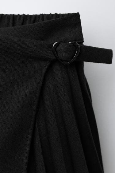 JUPE-SHORT À PLIS PLATS AVEC BOUCLE - Noir de Zara - Image 2