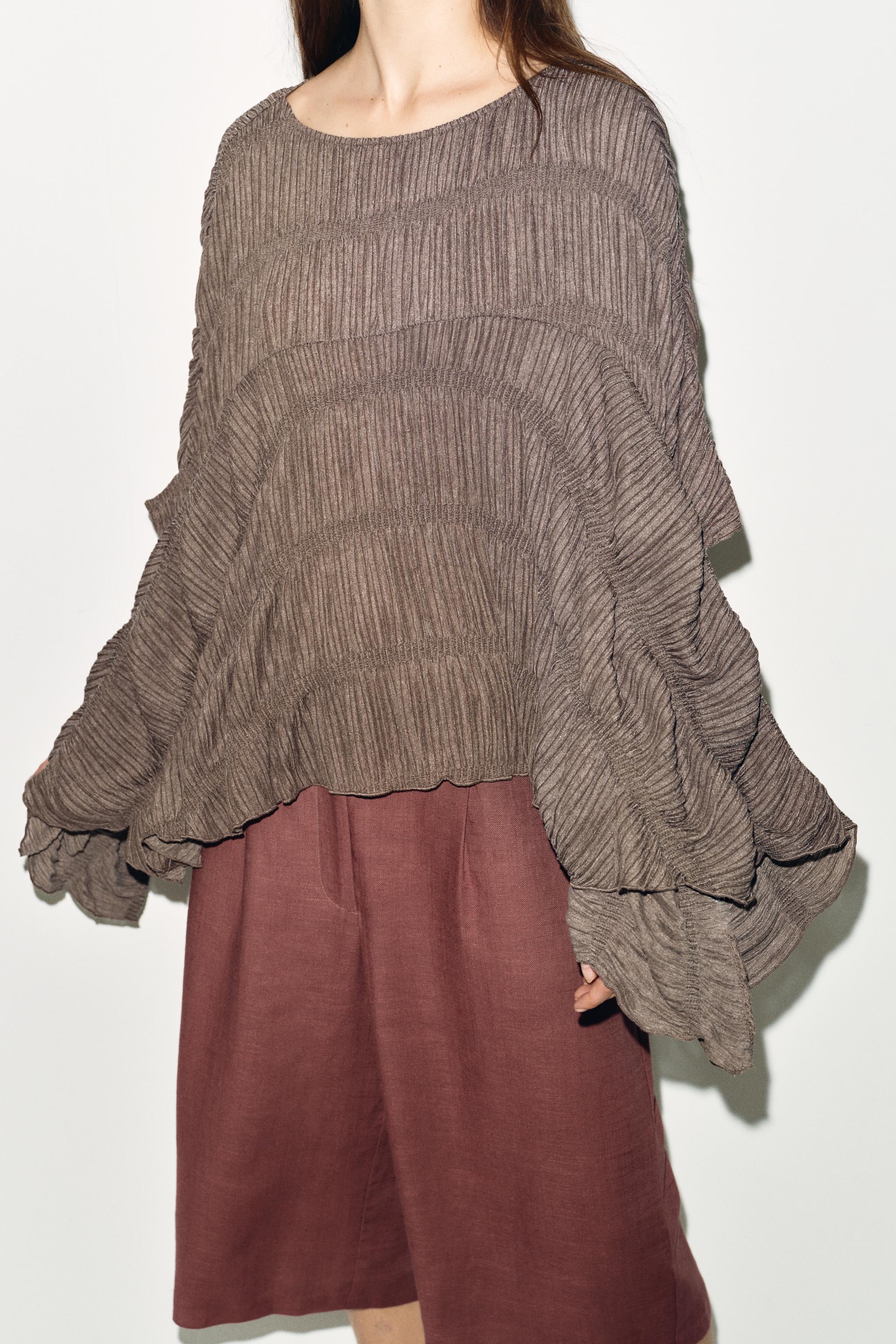 TEXTURED CAPE TOP