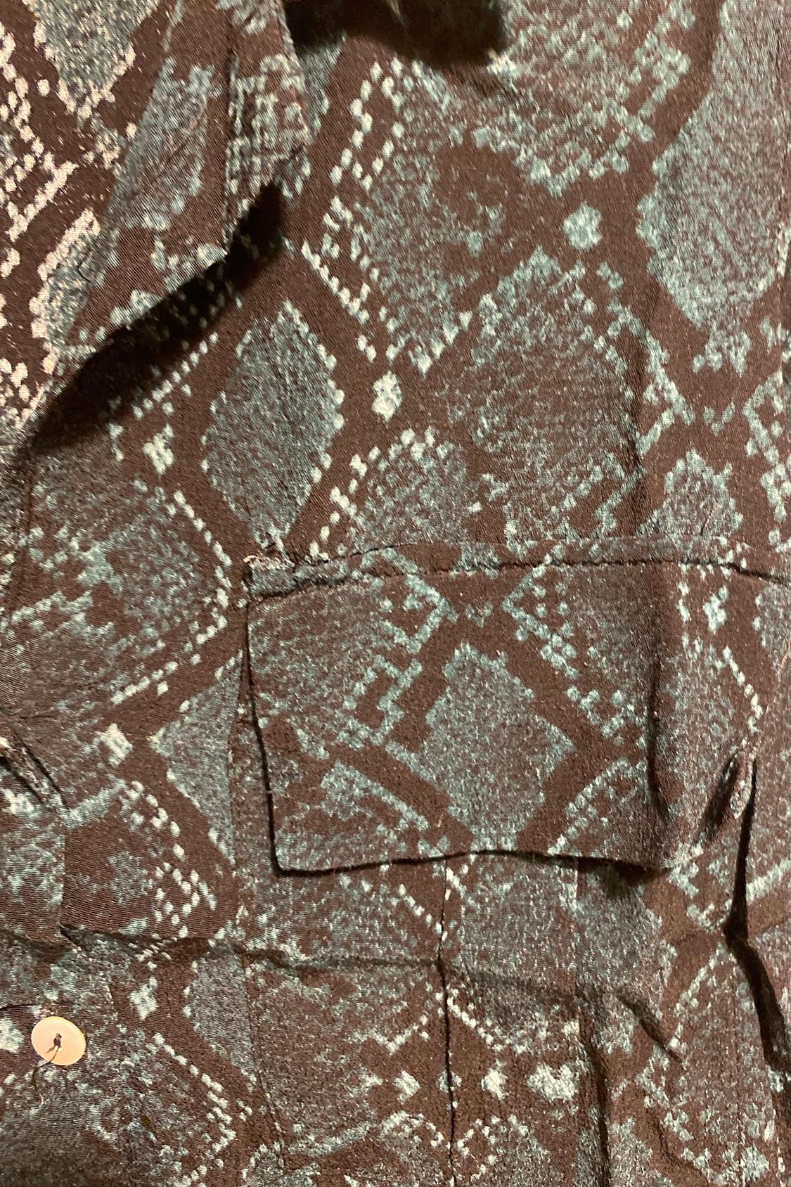 CAMISA CUELLO SOLAPA ESTAMPADO REPTIL EN VERDES - Image 3