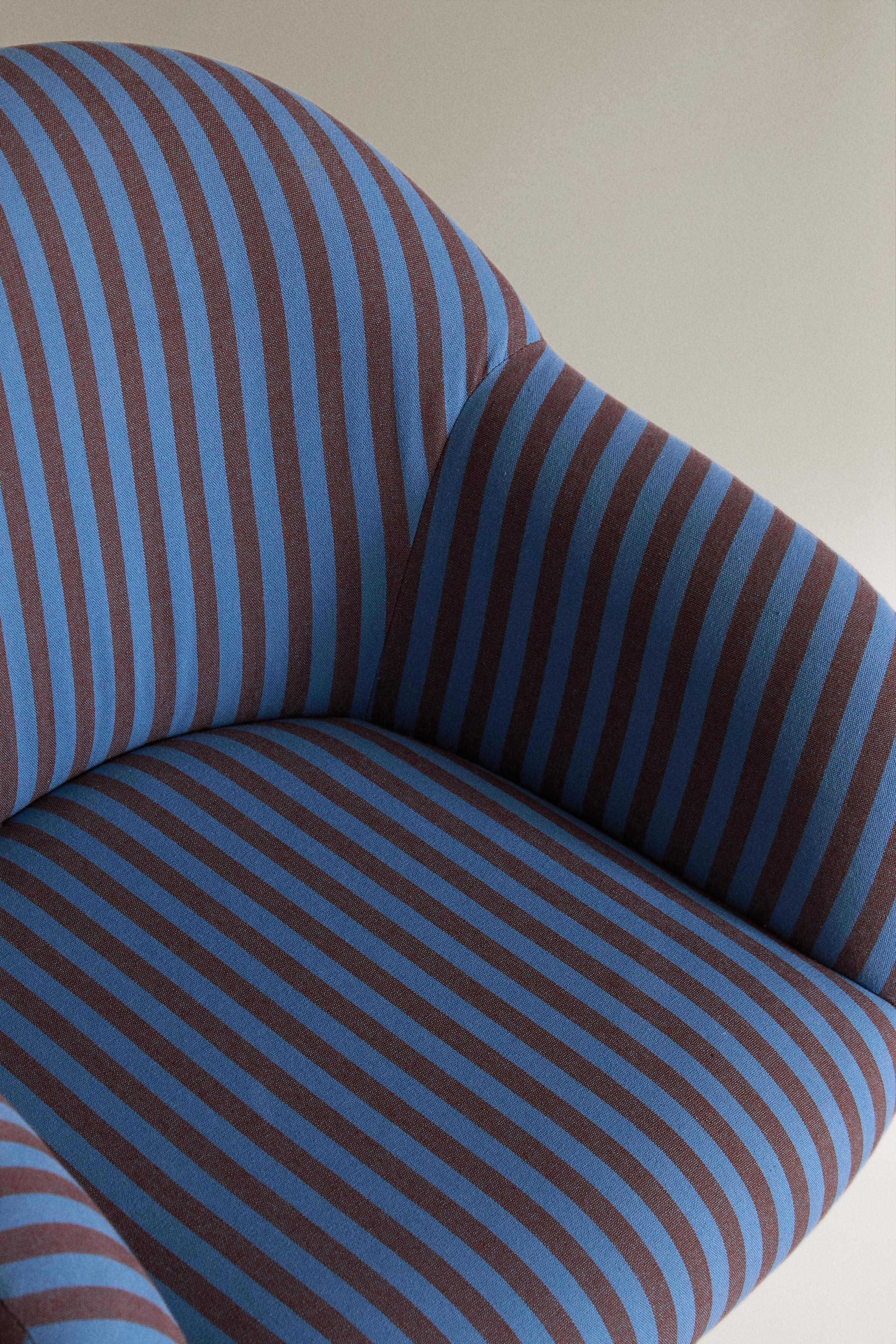 KIDS’ SWIVEL DESK CHAIR — Bluish