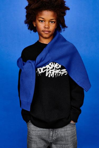 STRICKPULLOVER MIT GRAFFITI-PRINT - Schwarz von Zara