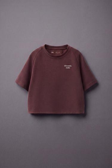 Zara CONTRAST RAISED TEXT T-SHIRT - Burgundy