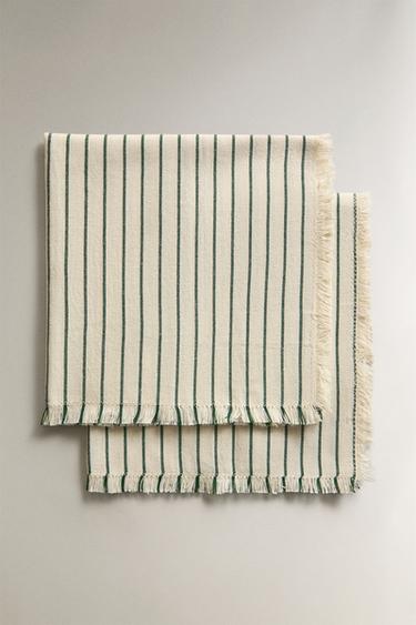 PACK OF STRIPED AND FRINGED NAPKINS (PACK OF 2) - خَام الخاص بـ Zara