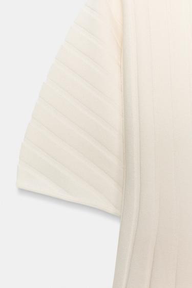 TOP EN MAILLE CÔTELÉE AVEC MANCHES BOUFFANTES - Écru de Zara - Image 8