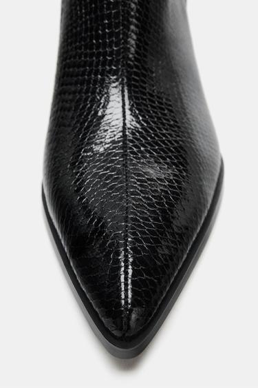 BOTTINES À TALONS EN RELIEF - Noir de Zara - Image 7