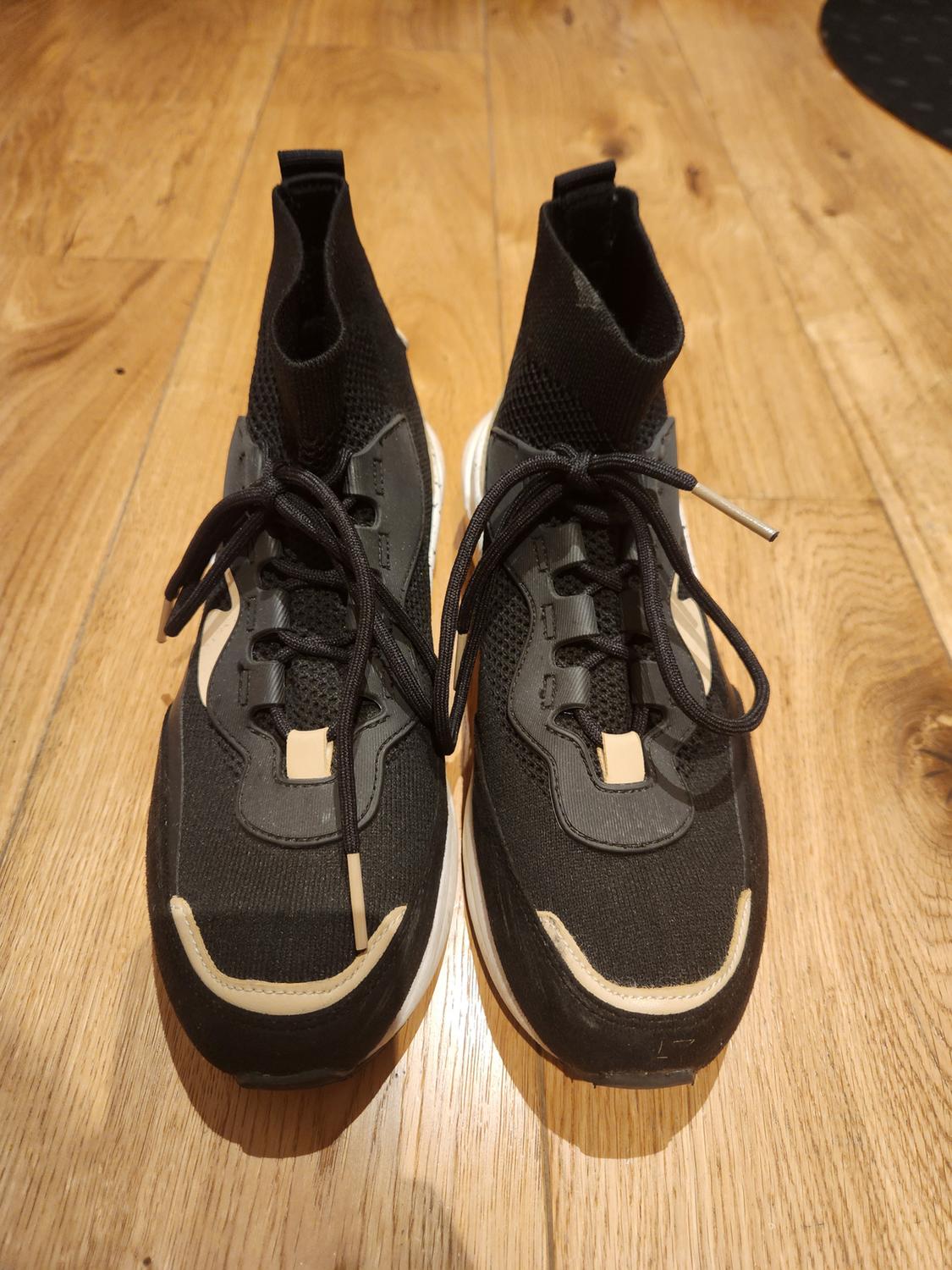 CONTRAST HIGH-TOP TRAINERS
