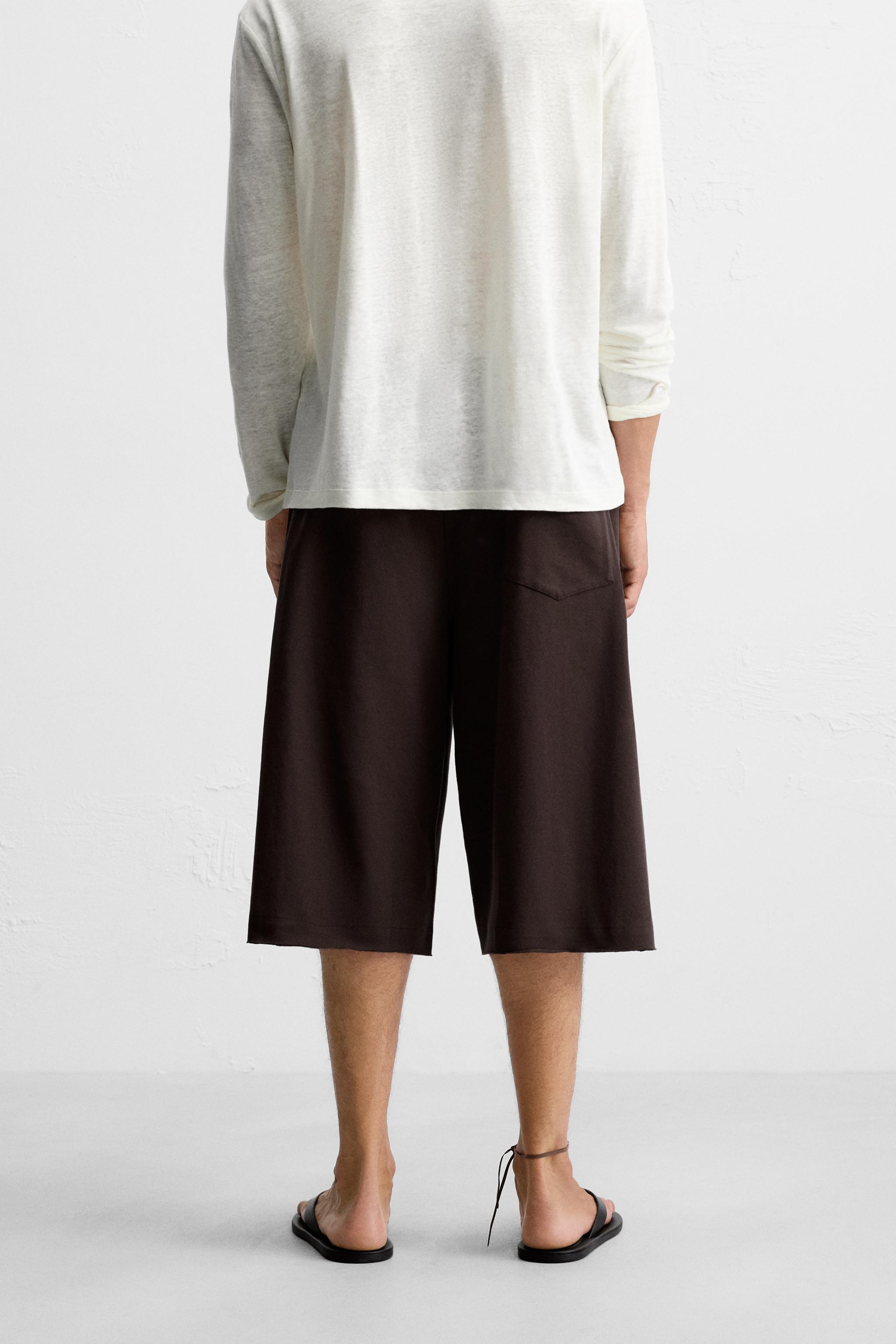 PLEATED OVERSIZED FIT BERMUDA SHORTS