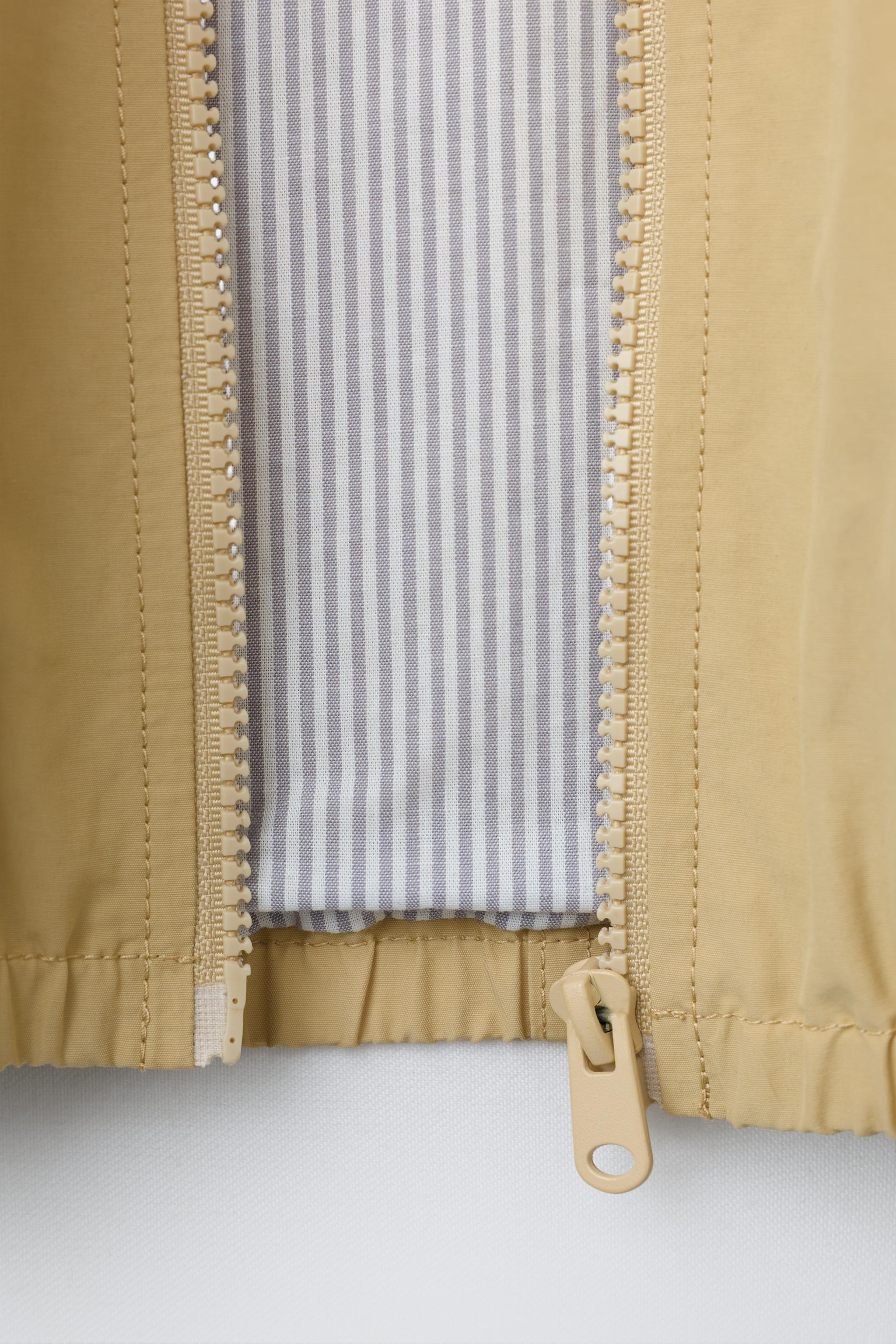 BLOUSON LÉGER À CAPUCHE