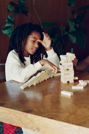 SUDADERA BÁSICA TEXTO Y ETIQUETA - Crudo de Zara