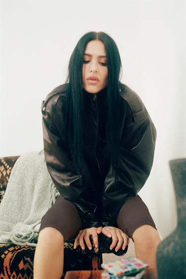 جاكيت جلد صناعي بحلقات - بني الخاص بـ Zara