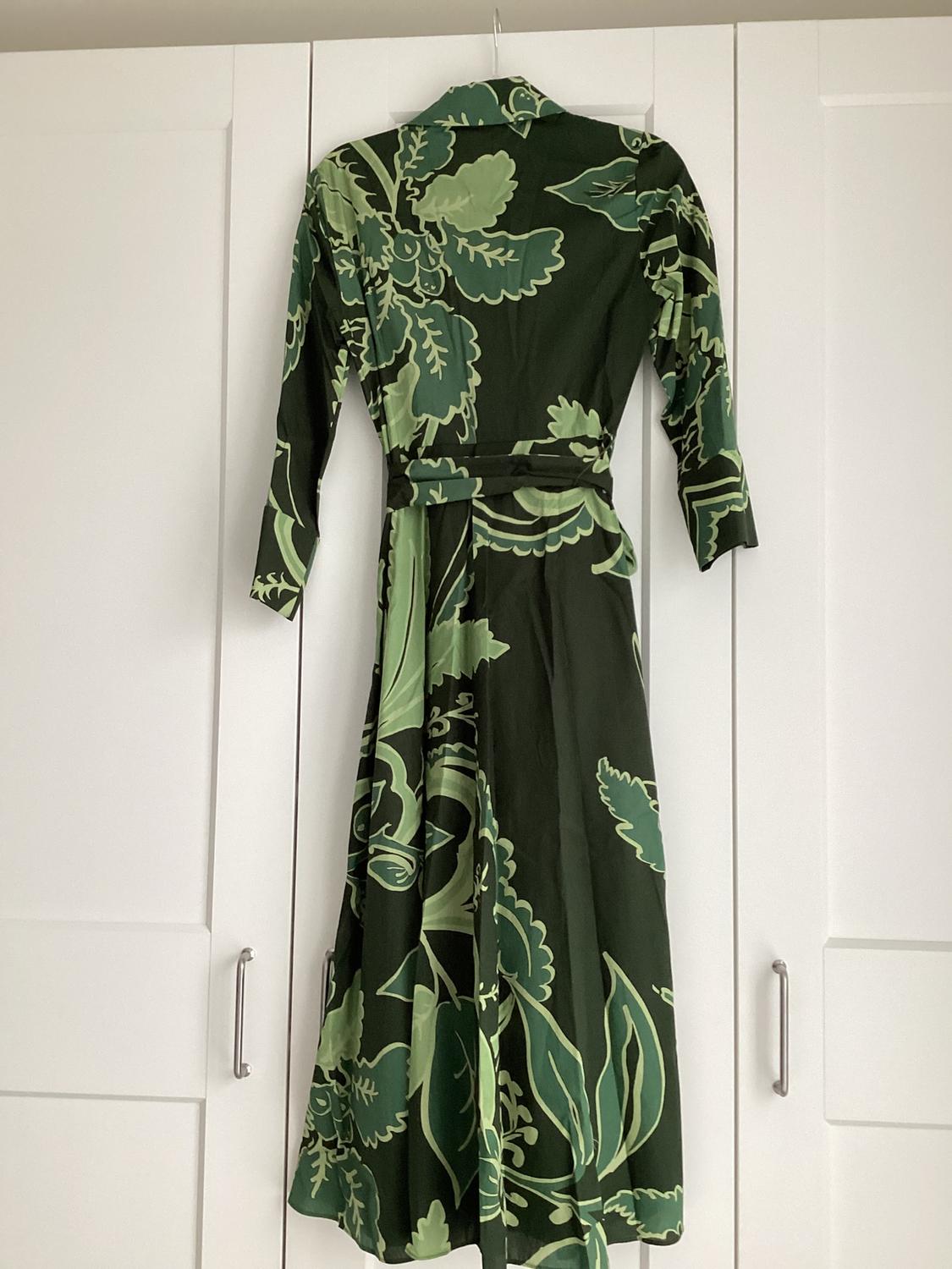 PRINTED DRESS WITH BELT - Image 3