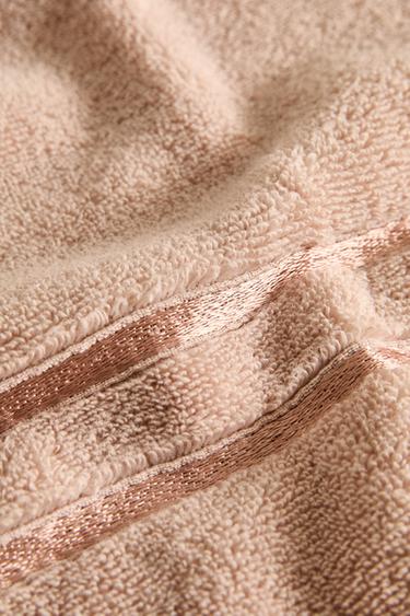BATH TOWEL WITH LINED TRIM - Dusty pink by Zara