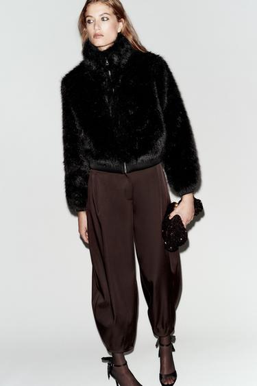 Zara BOMBER JAKNA OD VEŠTAČKOG KRZNA SA VISOKOM KRAGNOM – Crna