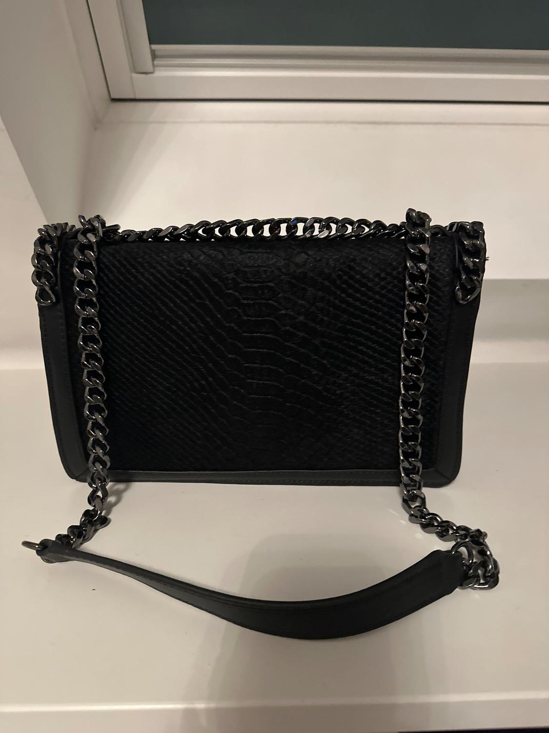 EMBOSSED CHAIN-TRIMMED BAG - Image 2