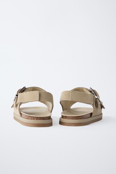 SANDALES À CLOUS EN CUIR - Marron sable de Zara - Image 3