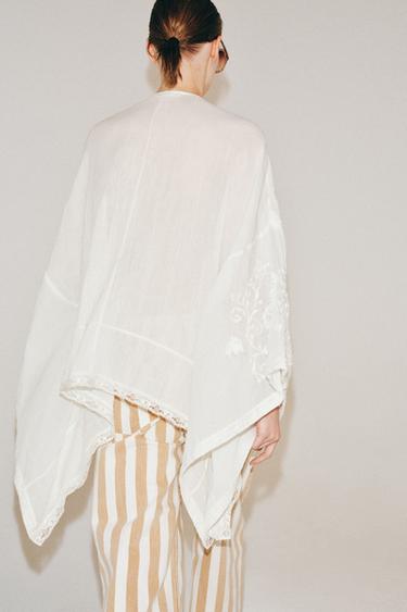 BLOUSE CAPE BRODERIES ZW COLLECTION - Écru de Zara - Image 2