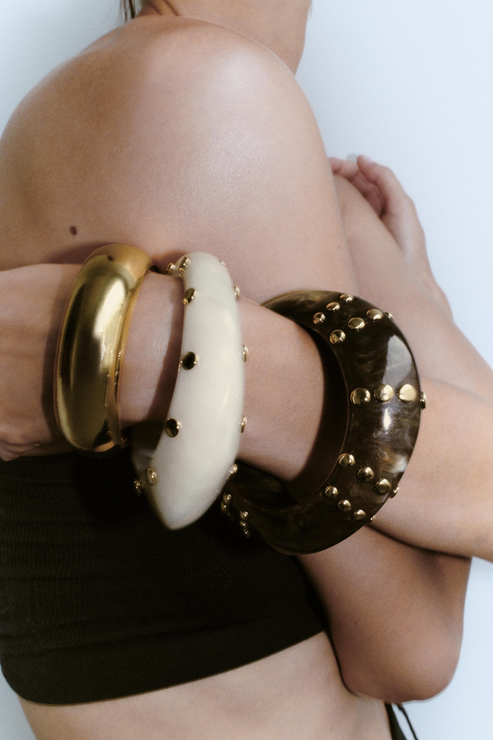 LOT DE 3 BRACELETS RIGIDES EN RÉSINE AVEC CLOUS