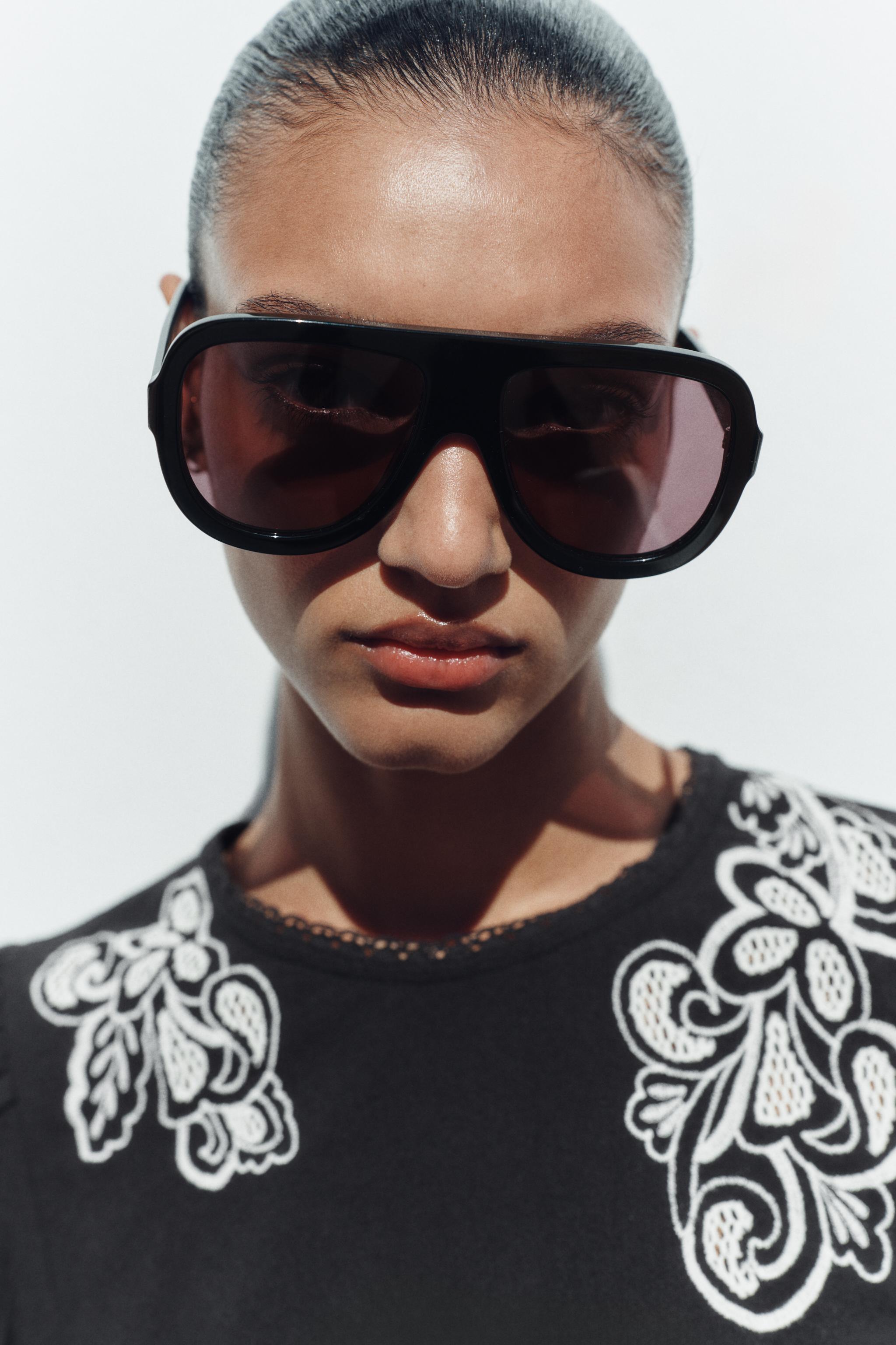 BLOUSE BRODÉE À MANCHES BOUFFANTES