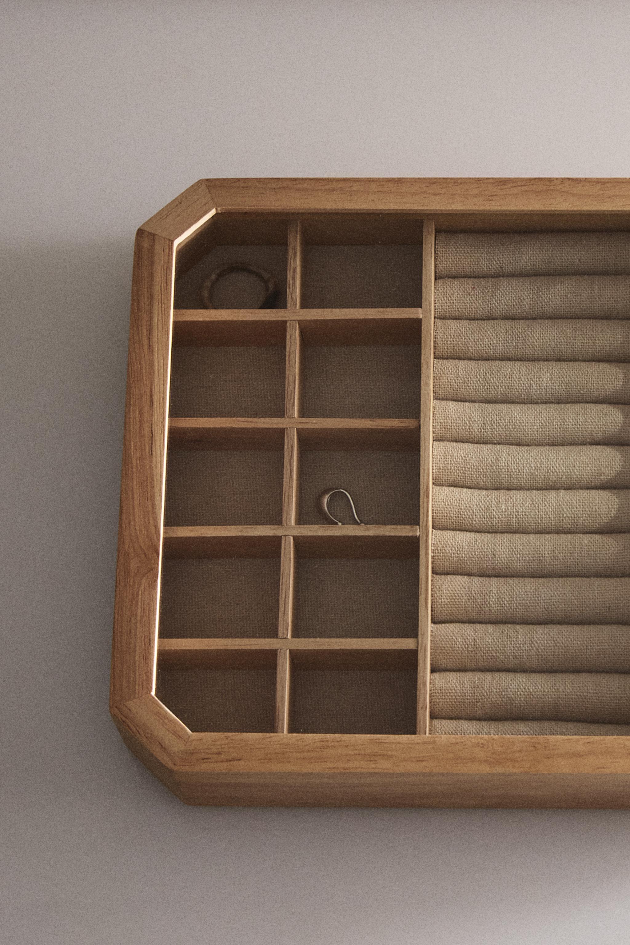 ウッド ジュエリーボックス - ライトベージュ | ZARA Japan / 日本