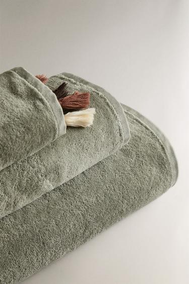 SERVIETTE DE BAIN VELOURS POMPONS - Vert moyen de Zara - Image 1